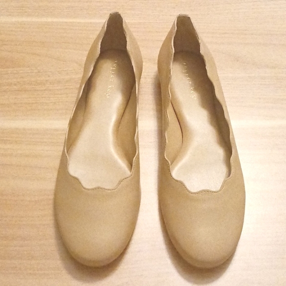 Copper Key Taupe Color Leather Scalloped Flats in Size 8.5M (NWT) - Picture 2 of 7